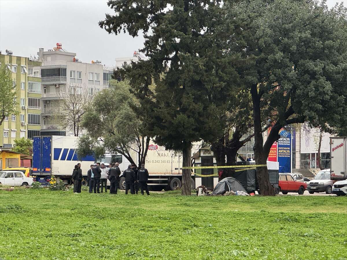 Parktaki çadırda şüpheli ölüm! Cebinden çıkan kart dikkat çekti 1